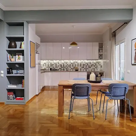 Spacious Modern Flat In Koukaki