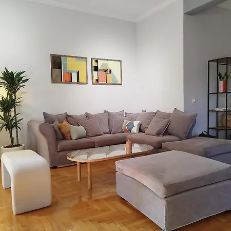 Spacious Modern Flat In Koukaki *